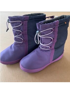 NWOT BOGS purple boots